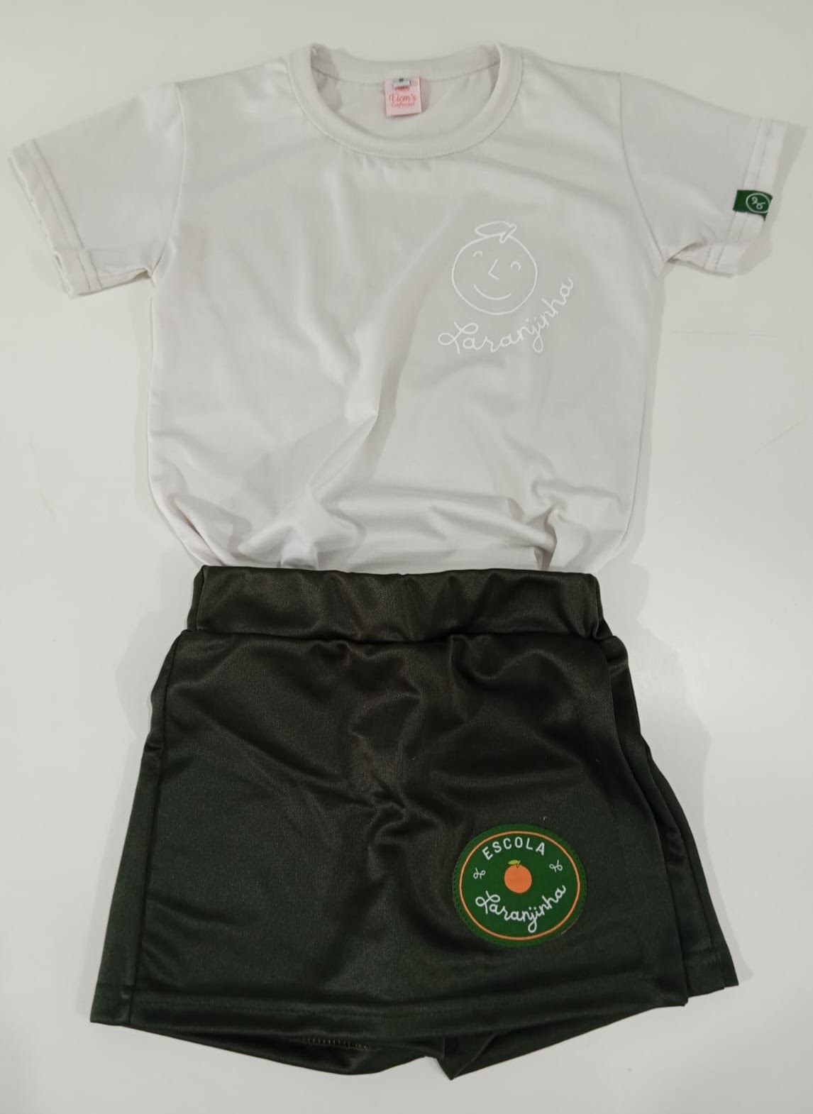 Uniforme feminino branco